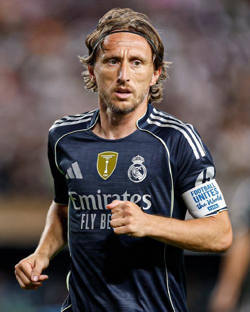 一场3-0！樊振东打败奥恰洛夫，德国杯决赛：萨尔布吕肯1-0领先