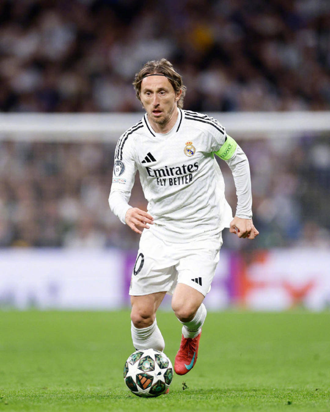 拉菲尼亚领跑金球排行榜！对标姆巴佩，萨拉赫掉