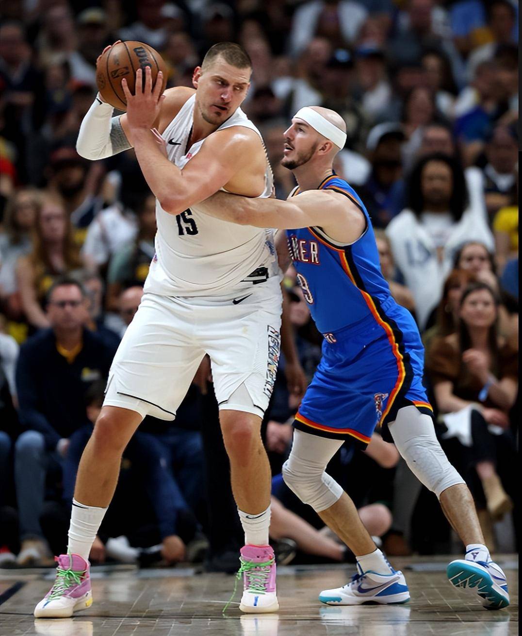 与詹姆斯目 与詹姆斯目